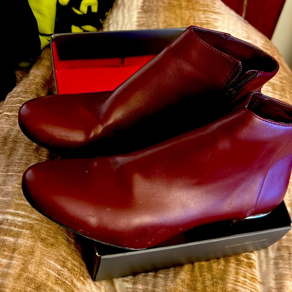 Andrew Marc Haydeng Ankle Booties. Burgundy. Worn only once.